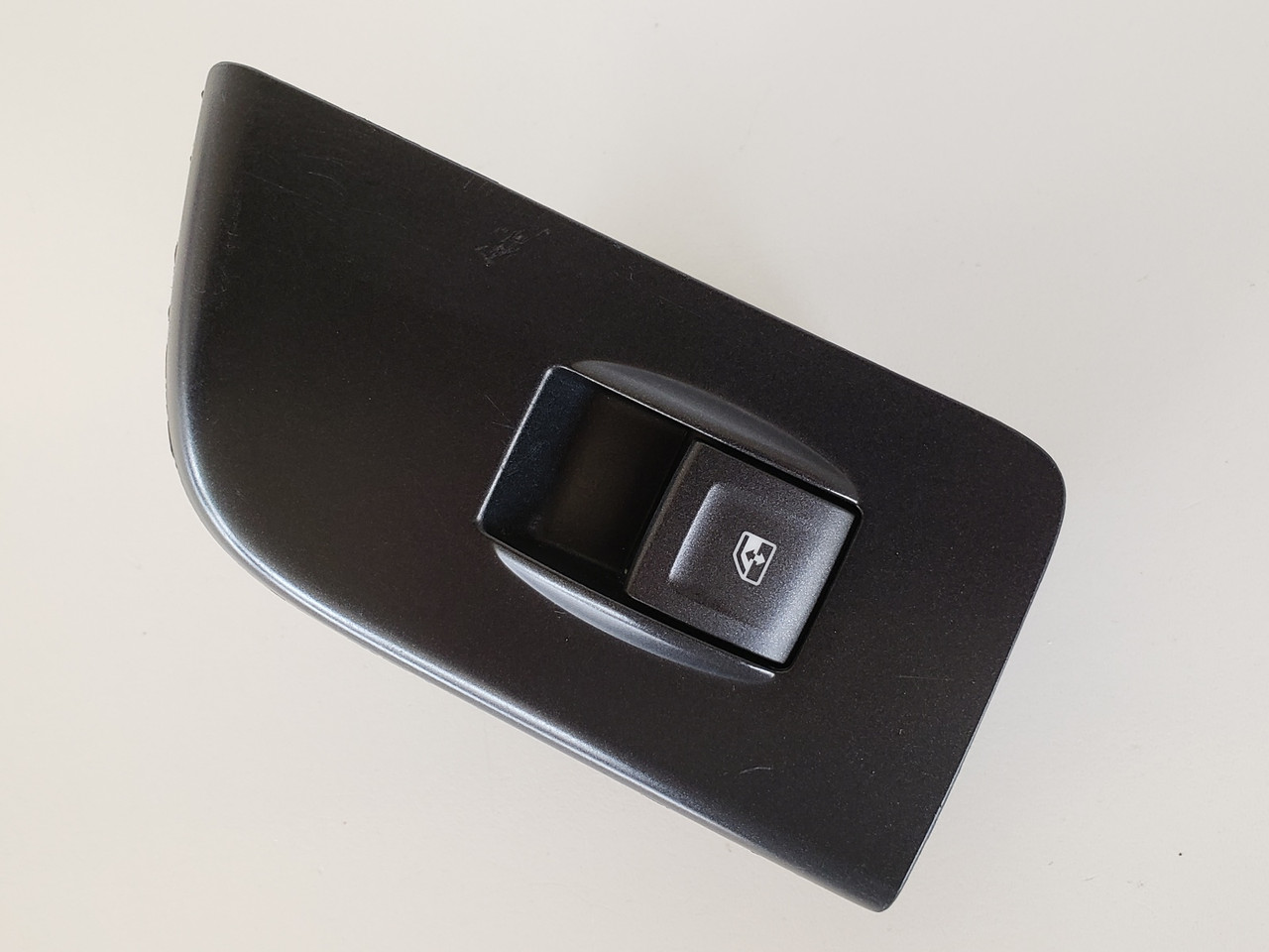 14-18 Chevy Silverado 1500 23129541 Right Rear Passenger Window Switch OEM 14-18 Chevy Silverado 1500 23129541 Right Rear Passenger Window Switch OEM