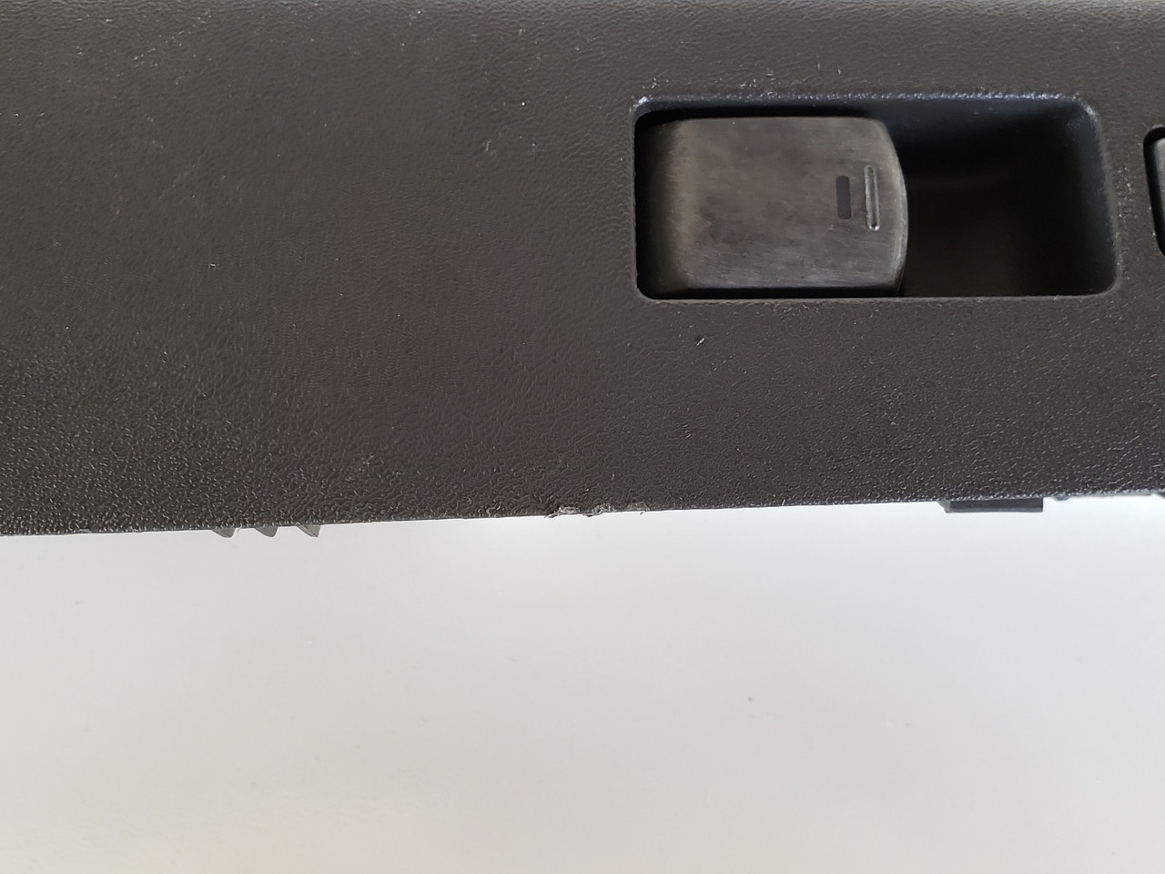 05-06 Nissan Xterra 25411 2L00A Right Front Passenger Window Switch OEM