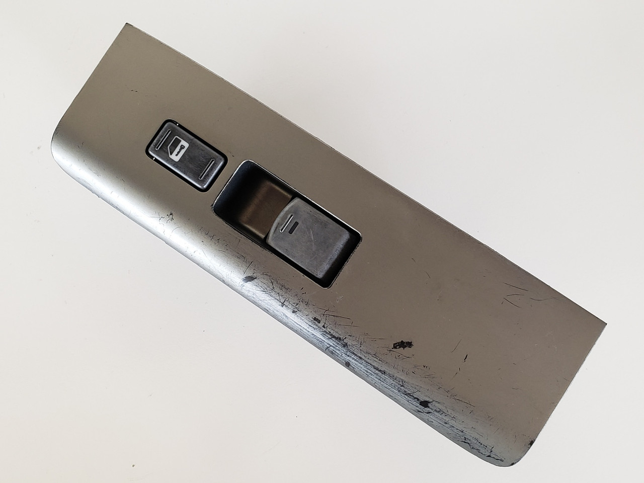 05-06 Nissan Frontier 25411 EA002 Right Front Passenger Lock Switch OEM