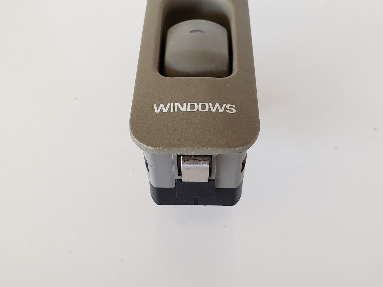 00-05 Saturn L Series 90 363 751 Drivers Side Left Master Window Switch OEM