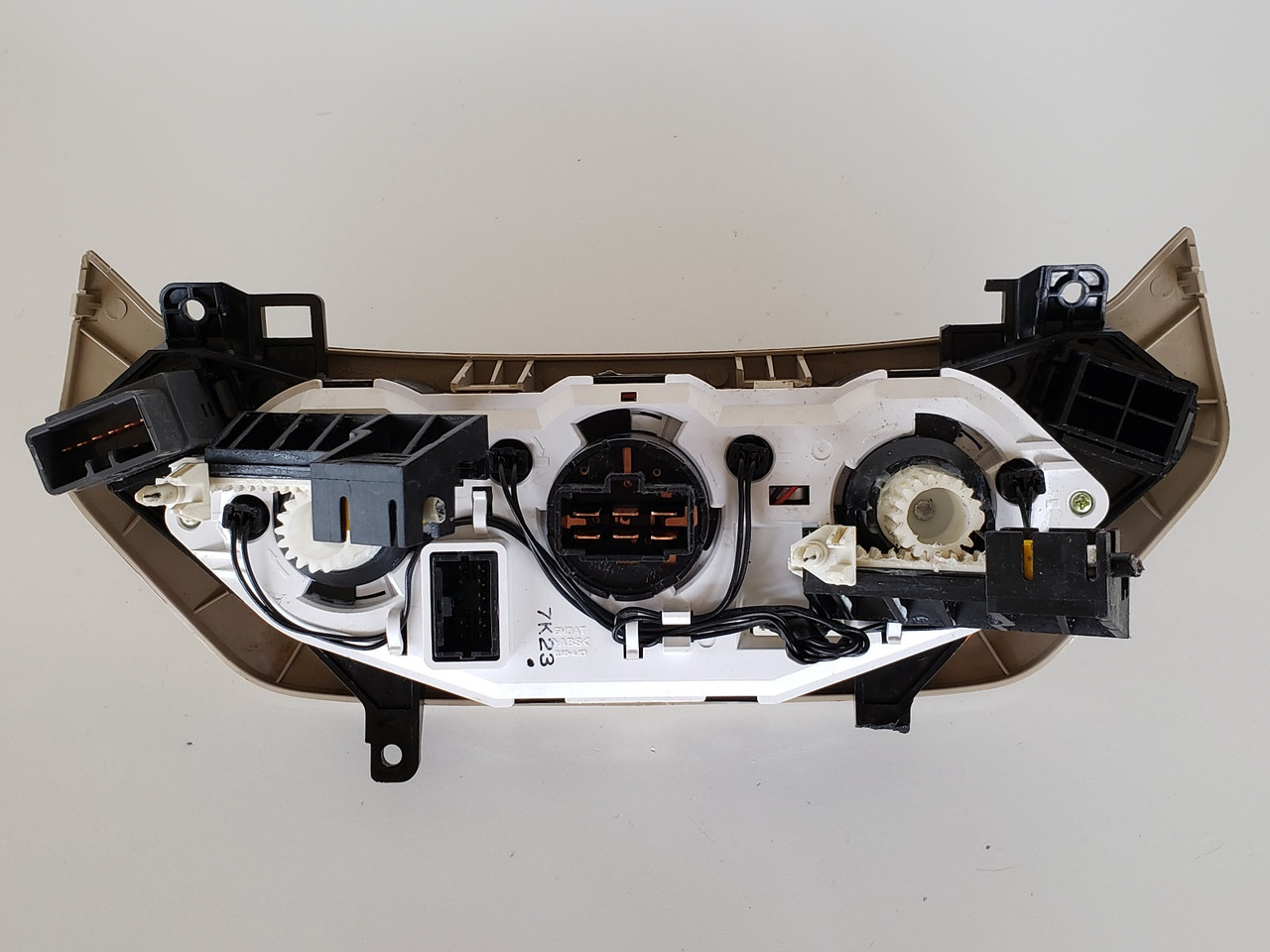 07-11 Chevy Aveo 96437334 Climate Control Panel Temperature Unit A/C Heater