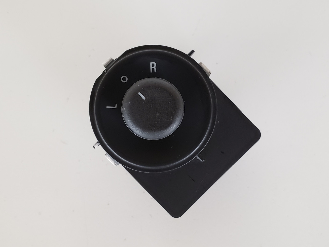 14-16 Chevrolet Malibu 25872074 Drivers Side Left Master Mirror Switch OEM 14-16 Chevrolet Malibu 25872074 Drivers Side Left Master Mirror Switch OEM