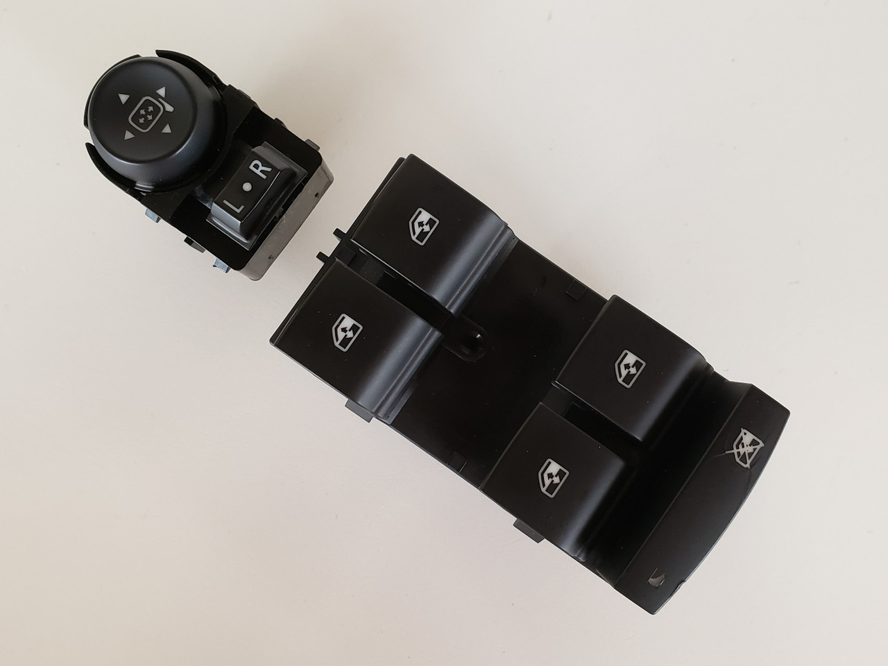 10-17 Chevy Equinox 20917599 Drivers Side Left Master Window & Mirror Switch OEM 10-17 Chevy Equinox 20917599 Drivers Side Left Master Window & Mirror Switch OEM