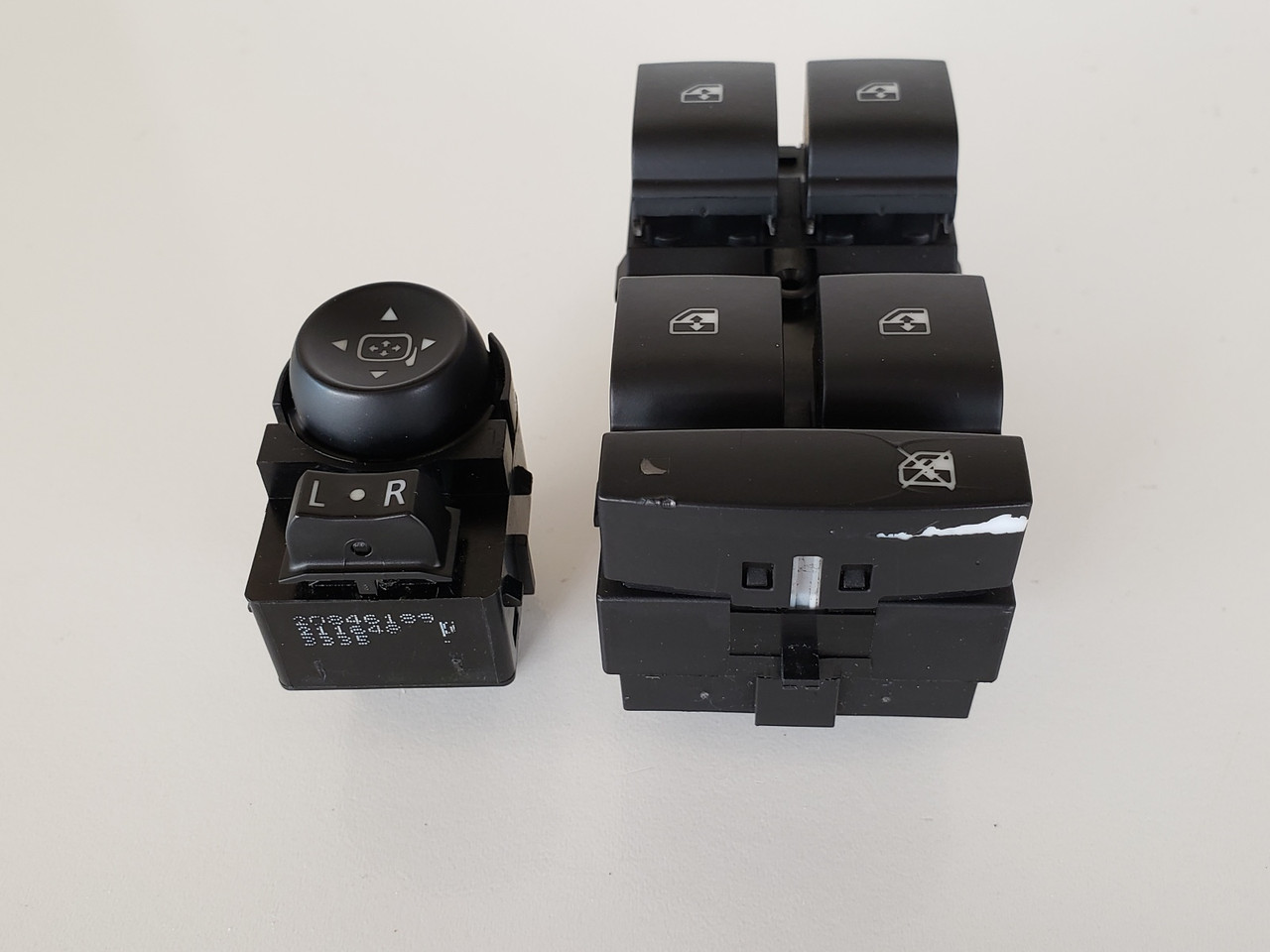 10-17 Chevy Equinox 20917599 Drivers Side Left Master Window & Mirror Switch OEM 10-17 Chevy Equinox 20917599 Drivers Side Left Master Window & Mirror Switch OEM