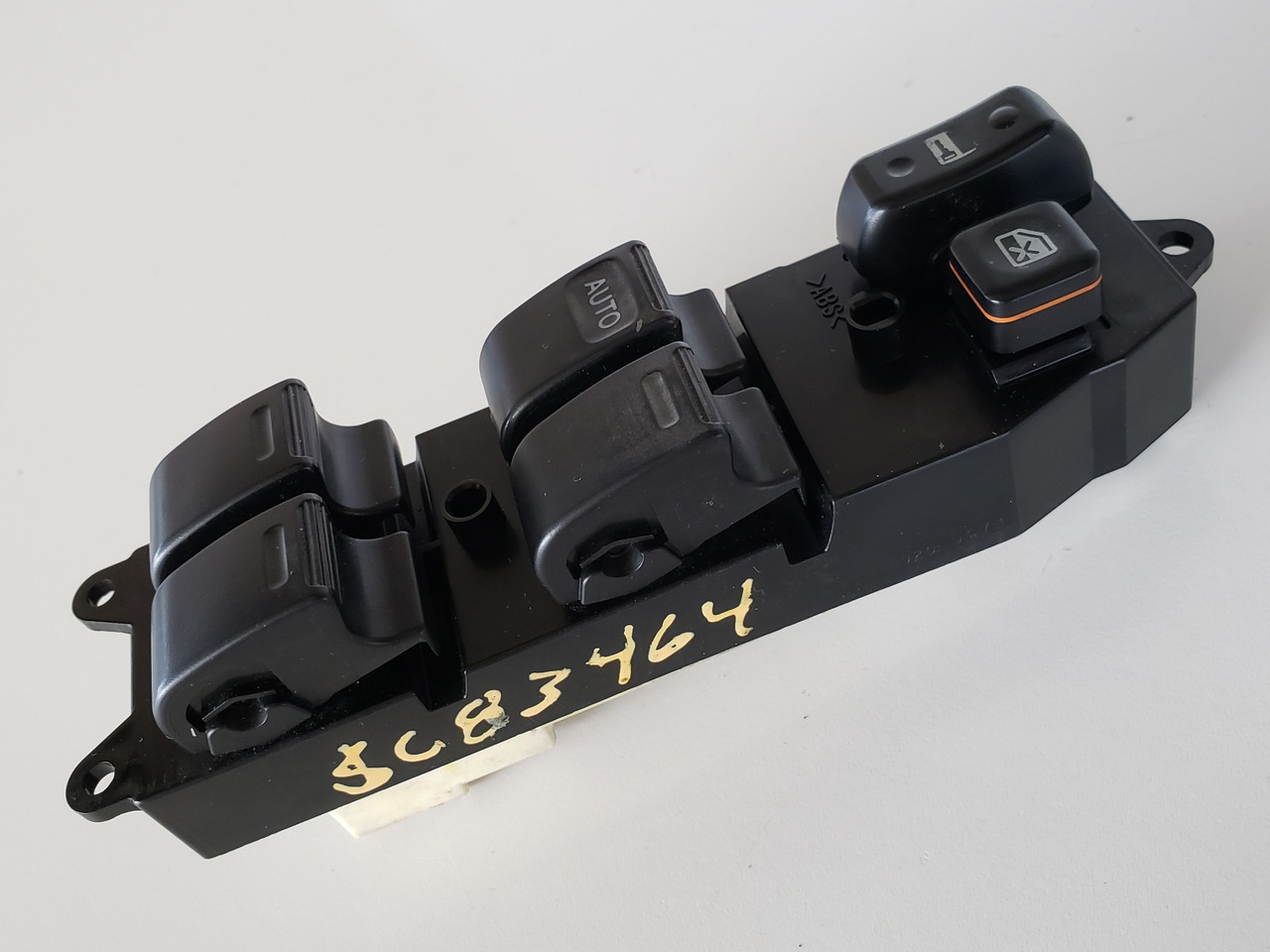 97-01 Toyota Camry 84820-60090 Drivers Side Left Master Window