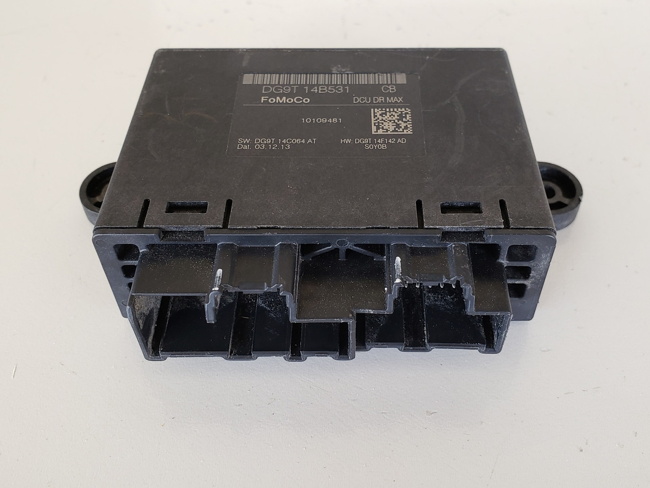 2014-2015 Ford Fusion DG9T 14B531 CB Door Control Module