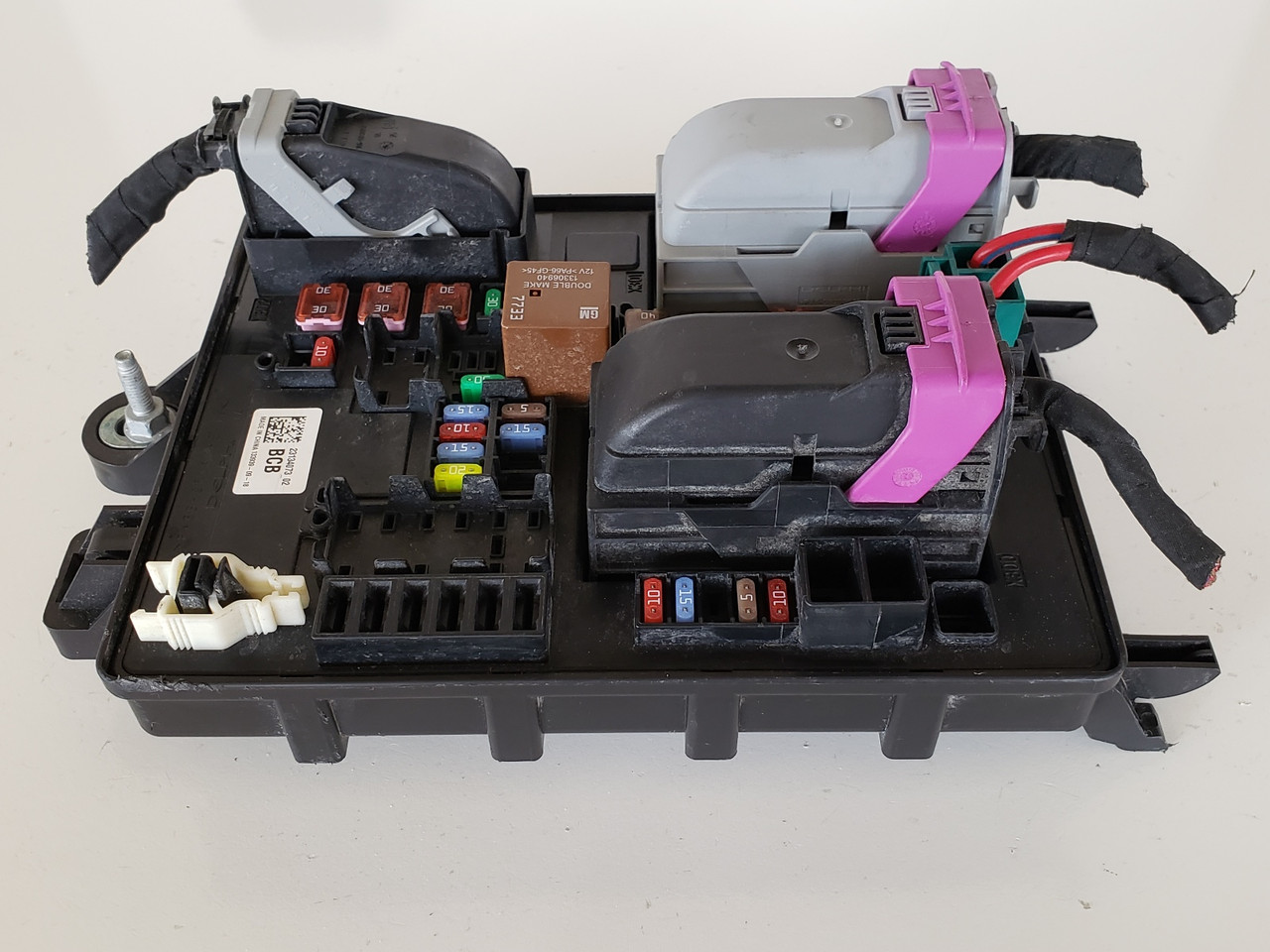 2013-2014 Cadillac ATS 23134073 Fusebox Fuse Box Relay Unit Module