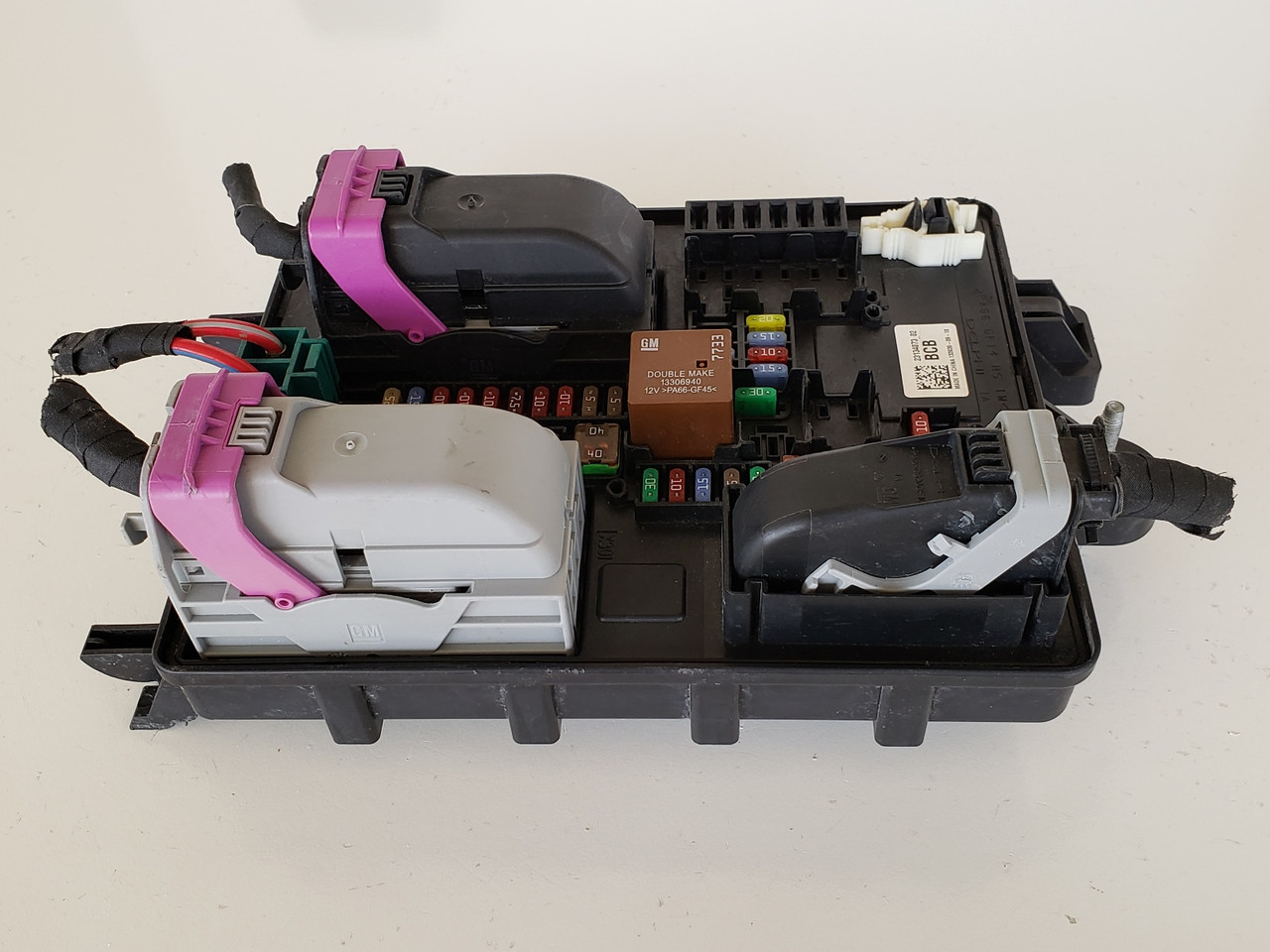 2013-2014 Cadillac ATS 23134073 Fusebox Fuse Box Relay Unit Module