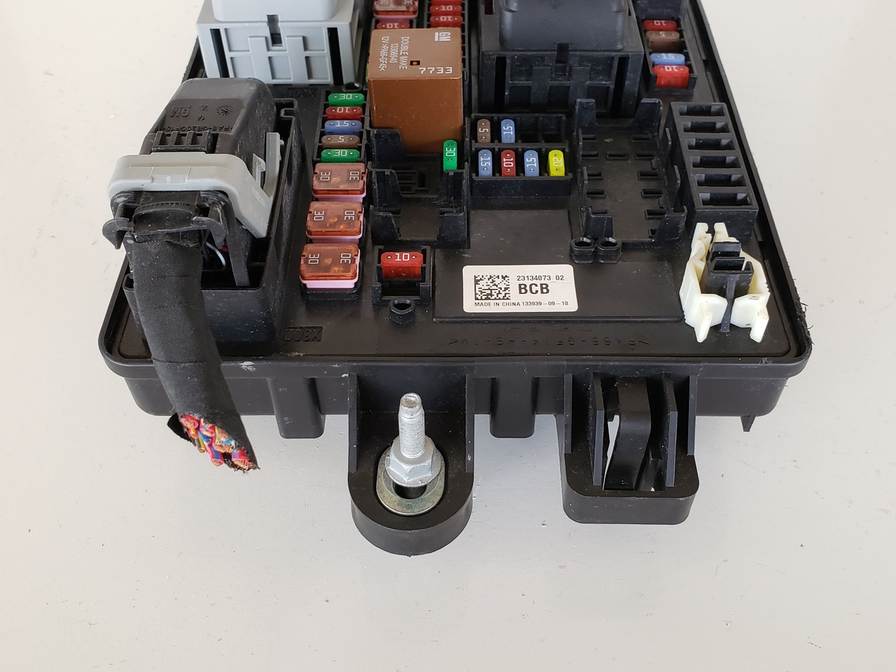 2013-2014 Cadillac ATS 23134073 Fusebox Fuse Box Relay Unit Module