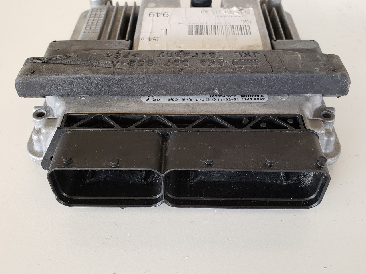 2011 Audi A4 8K2 907 115 AD Computer Brain Engine Control ECU ECM EBX Module