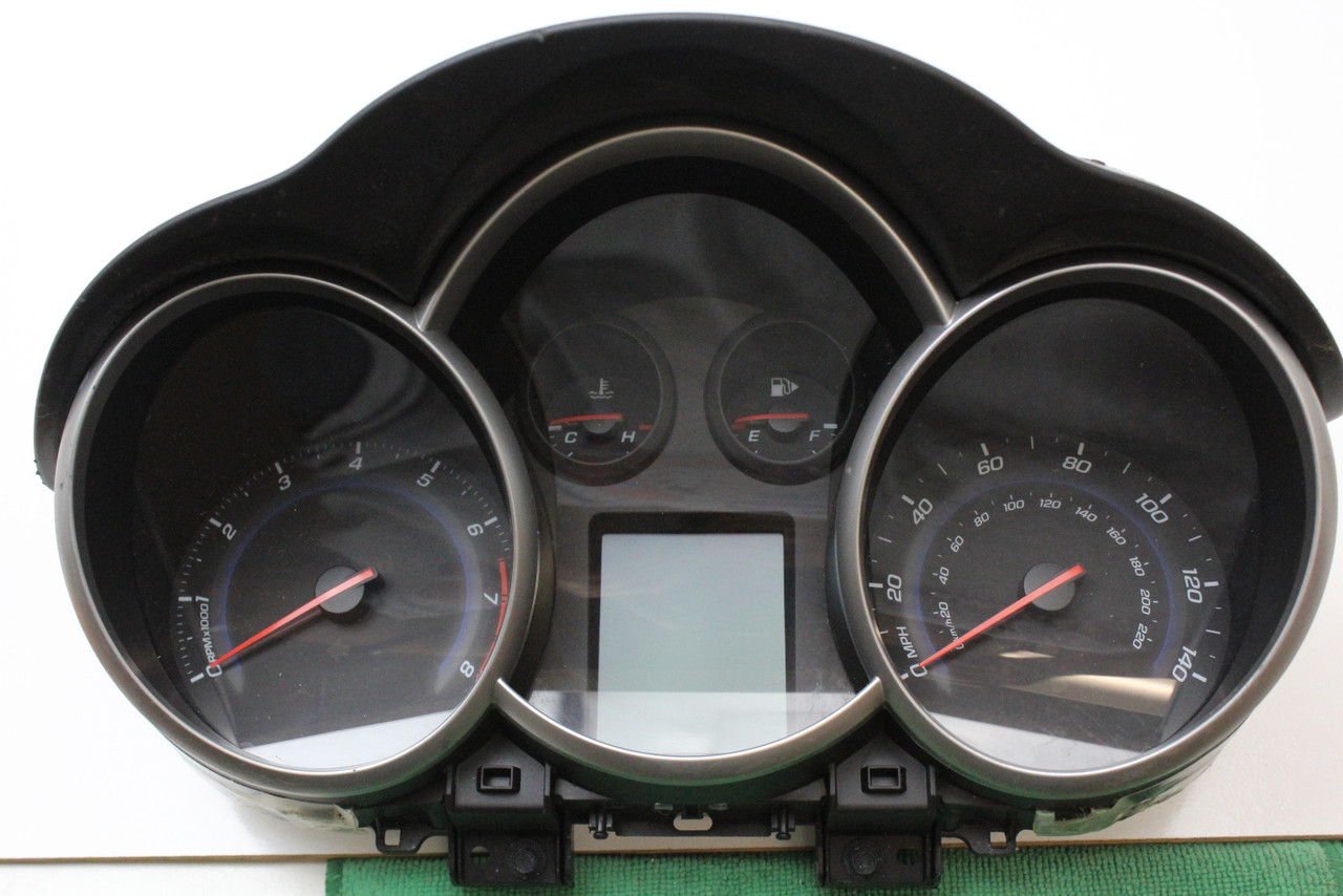 13 14 Chevrolet Cruze 95129378 Speedometer Head Instrument Cluster Gauges 70K