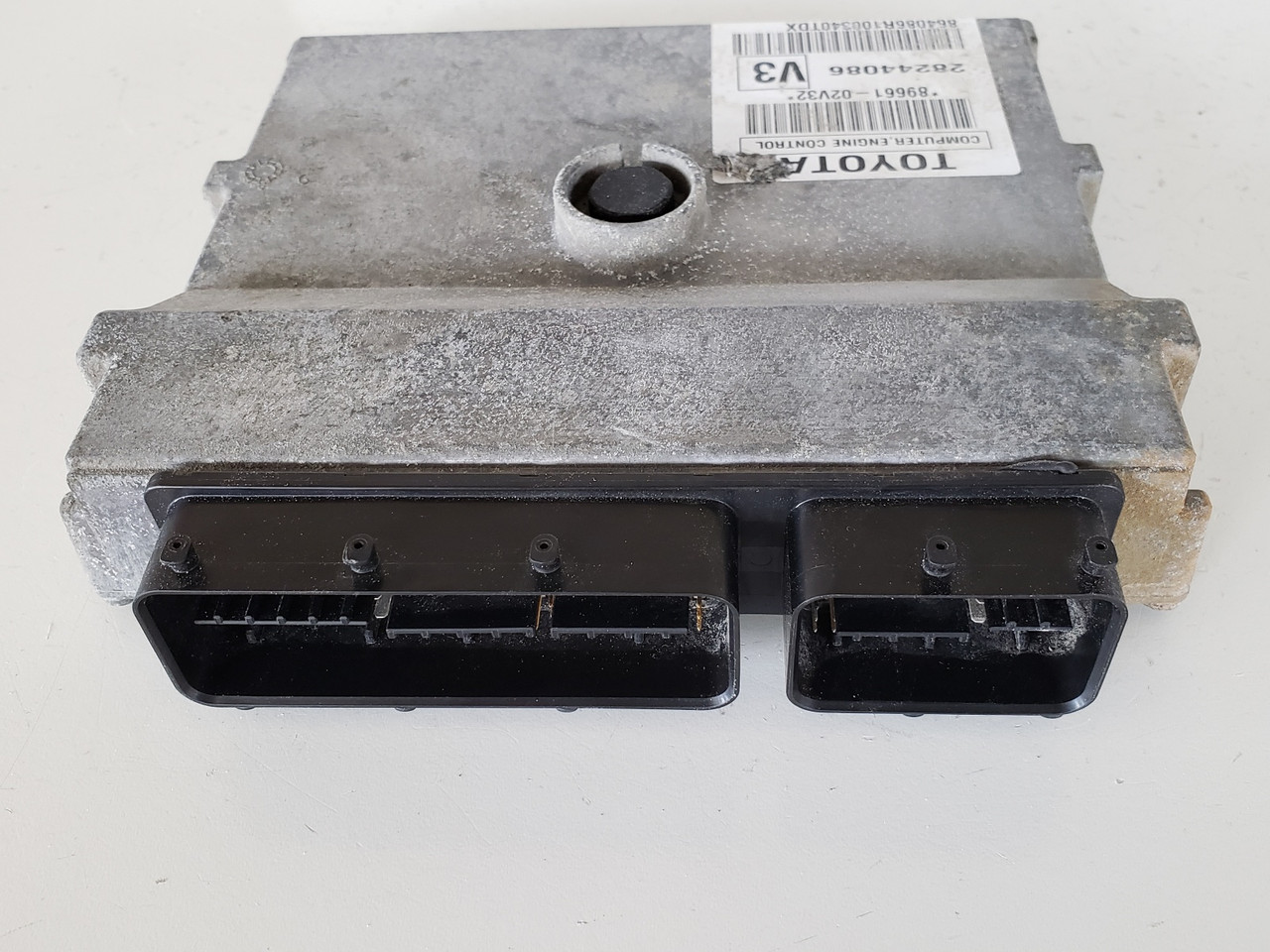 2009-2010 Matrix 89661-02V32 Computer Brain Engine Control ECU ECM EBX Module