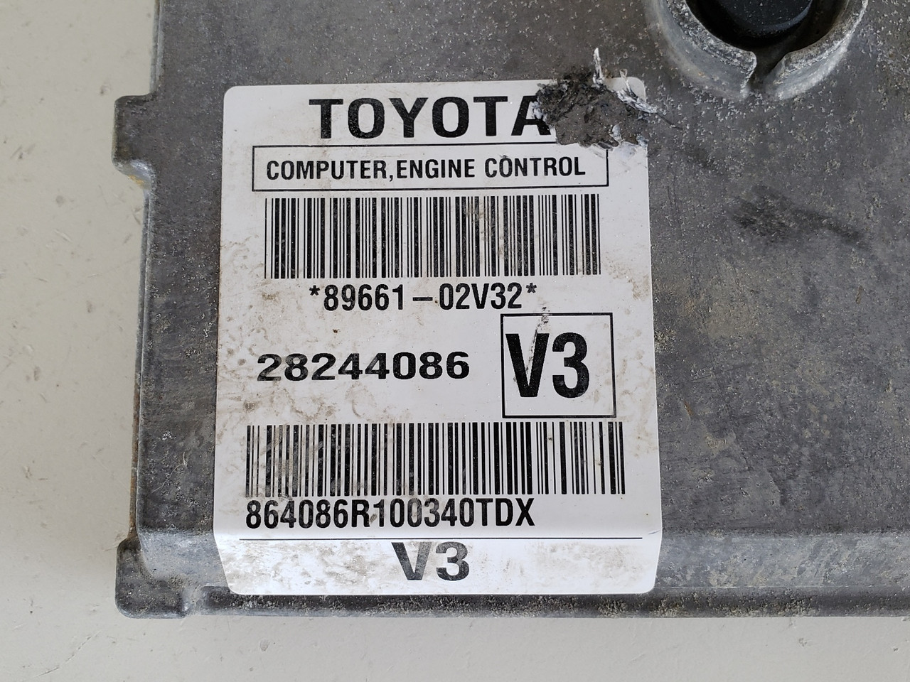 2009-2010 Matrix 89661-02V32 Computer Brain Engine Control ECU ECM EBX Module