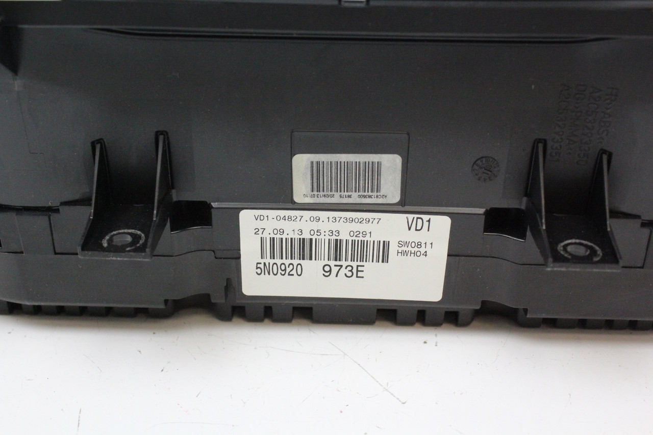 2014 14 Volkswagen Tiguan 5N0920973E Speedometer Instrument Cluster Gauges 10K