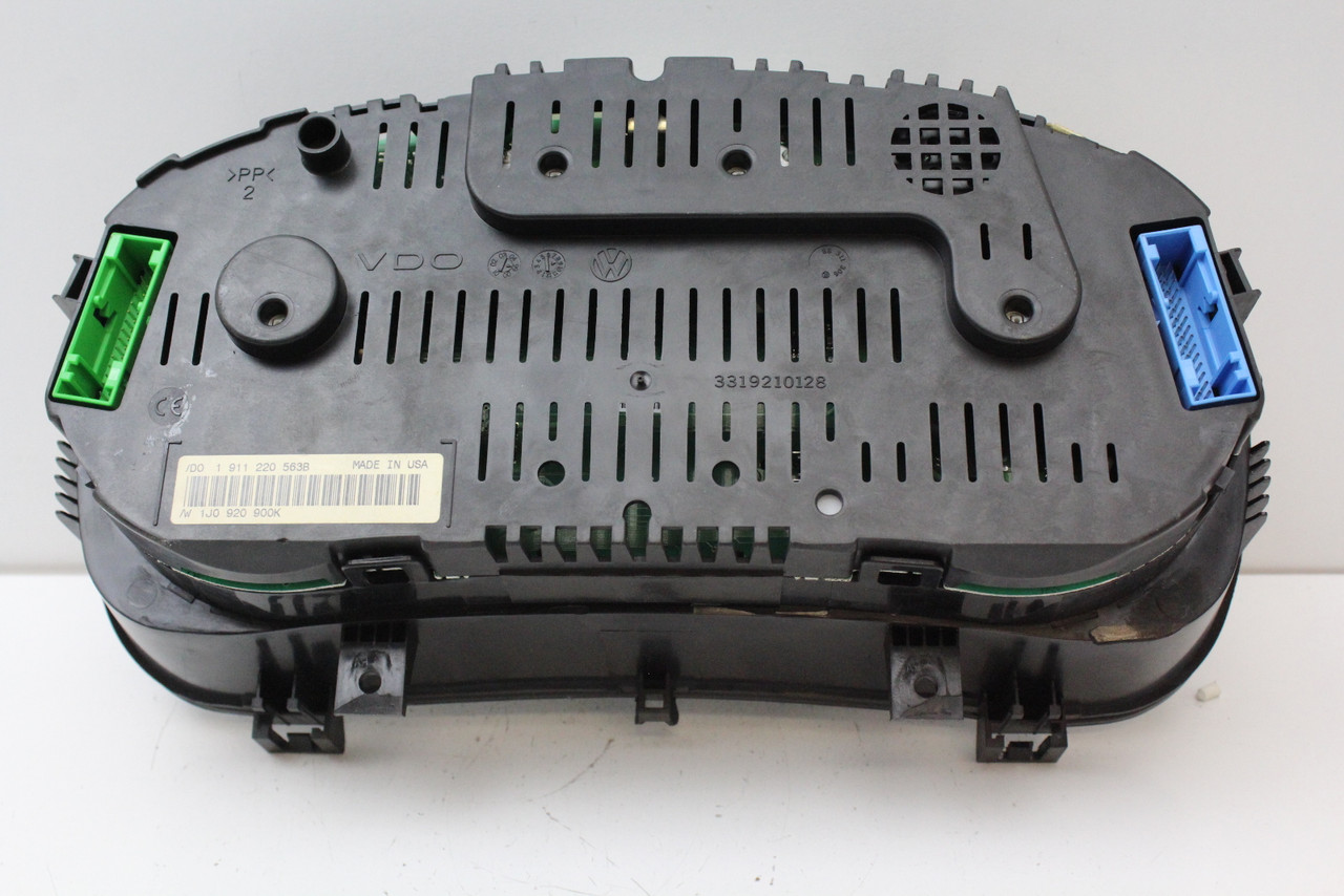 2000 00 Volkswagen Jetta 1J0 920 900K Speedometer Instrument
