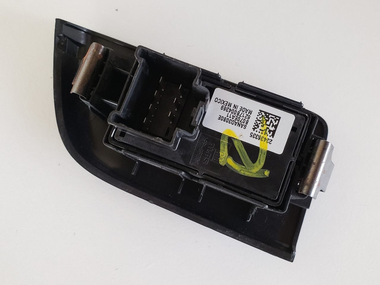 14-19 Chevy Silverado 1500 23436335 Left Rear Passenger Window Switch OEM 14-19 Chevy Silverado 1500 23436335 Left Rear Passenger Window Switch OEM