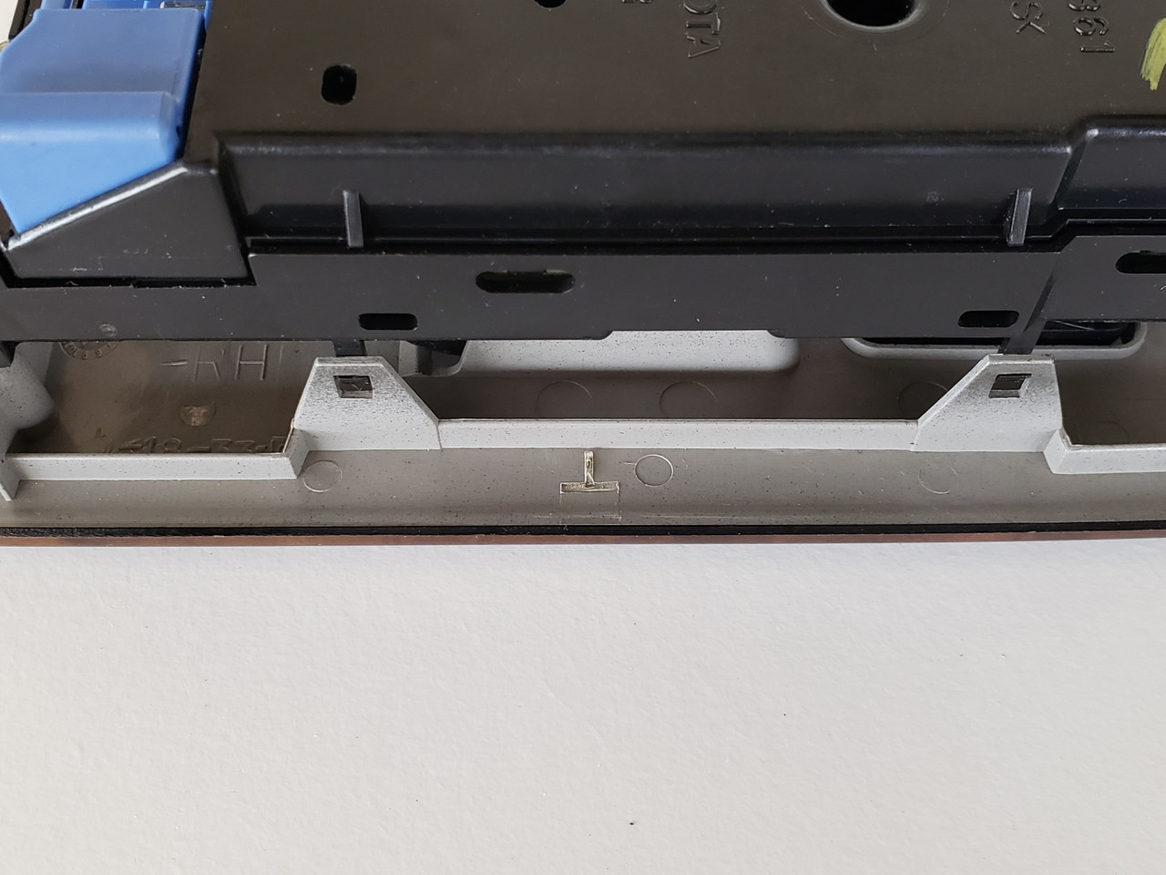 01-07 Toyota Sequoia 74201-34010 Right Front Passenger Window Switch OEM