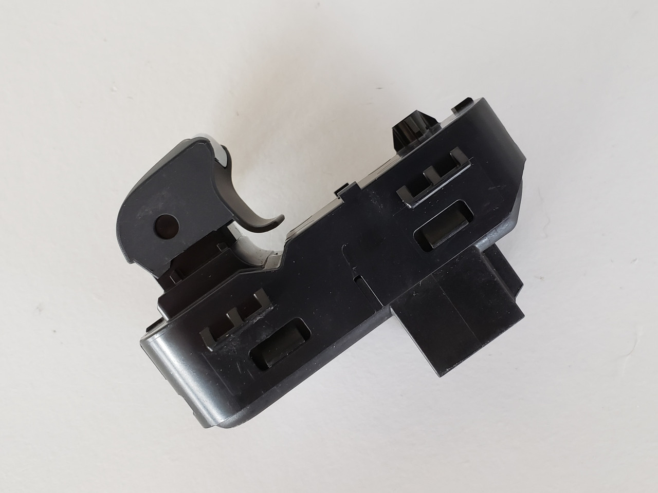 19 Cadillac XT5 84161544 Left & Right Rear Passenger Window Switch OEM 19 Cadillac XT5 84161544 Left & Right Rear Passenger Window Switch OEM