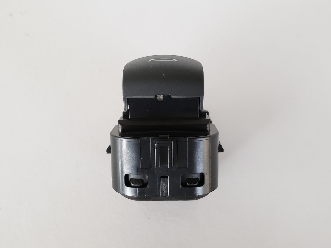 19 Cadillac XT5 84161544 Left & Right Rear Passenger Window Switch OEM 19 Cadillac XT5 84161544 Left & Right Rear Passenger Window Switch OEM