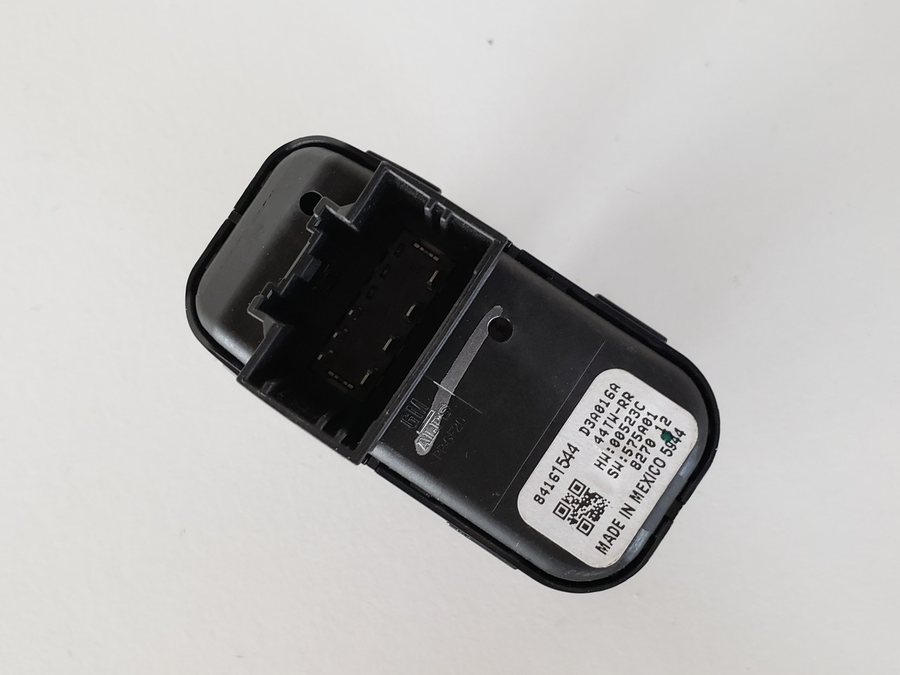 19 Cadillac XT5 84161544 Left & Right Rear Passenger Window Switch OEM 19 Cadillac XT5 84161544 Left & Right Rear Passenger Window Switch OEM