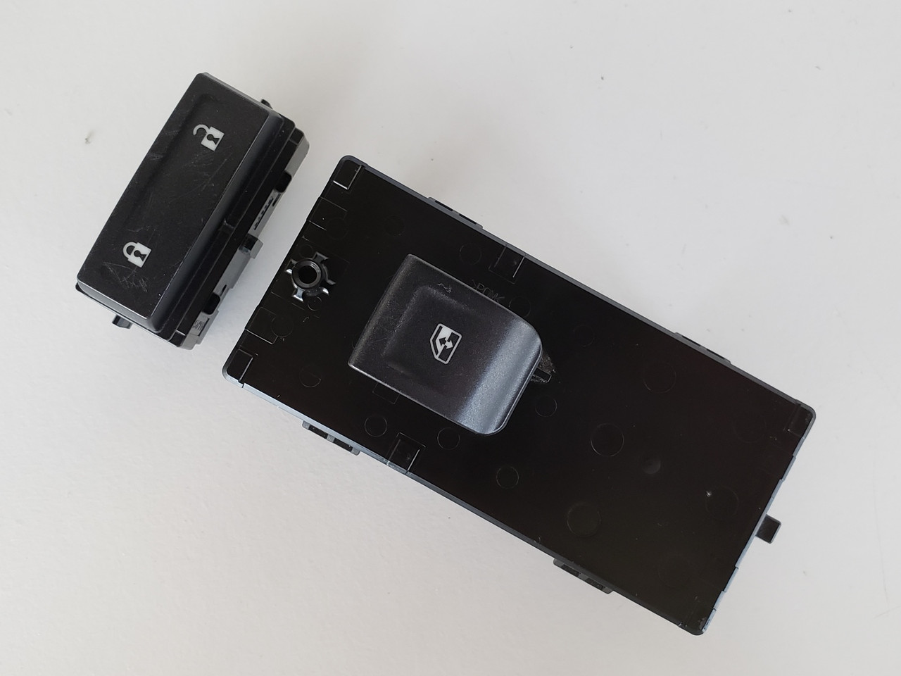 15-18 Gmc Sierra 2500 23436336 Right Front Passenger Window Switch OEM 15-18 Gmc Sierra 2500 23436336 Right Front Passenger Window Switch OEM