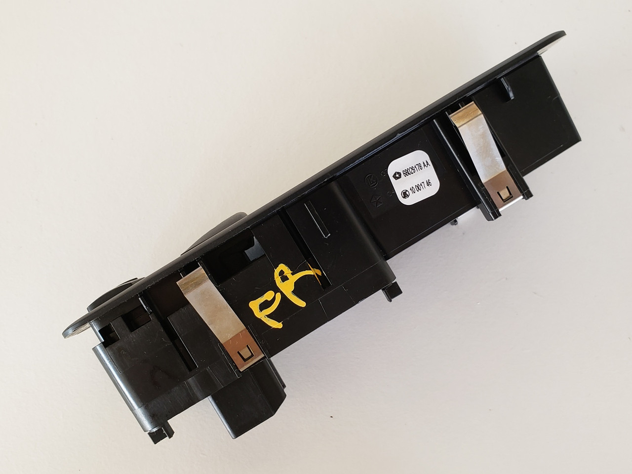 08 Chrysler Town & Country 68029178AA Right Front Passenger Window Switch OEM