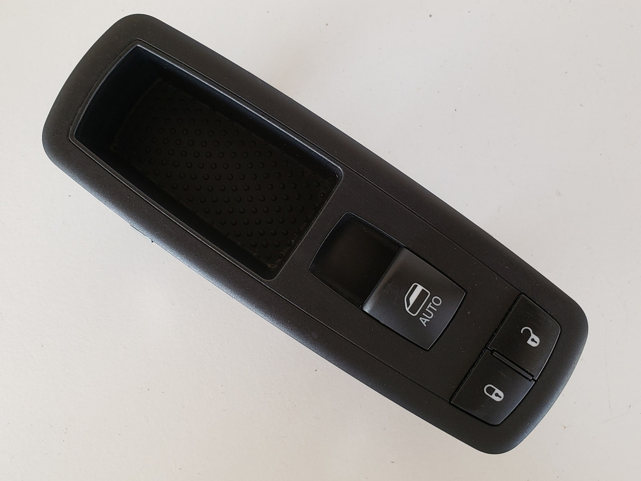 16-19 Dodge Ram 1500 68275823AC Right Front Passenger Window Switch OEM 16-19 Dodge Ram 1500 68275823AC Right Front Passenger Window Switch OEM