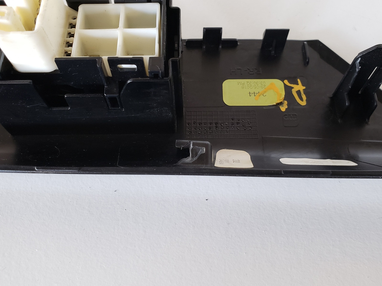 13-18 Toyota Rav4 74272-0R050 Left Rear Passenger Window Switch OEM 13-18 Toyota Rav4 74272-0R050 Left Rear Passenger Window Switch OEM