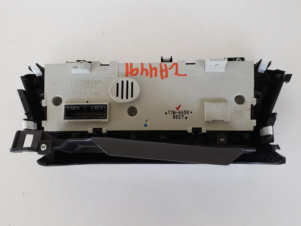 16-19 HR-V HRV 79602-T7W-A83 Climate Control Panel Temperature Unit A/C Heater 16-19 HR-V HRV 79602-T7W-A83 Climate Control Panel Temperature Unit A/C Heater