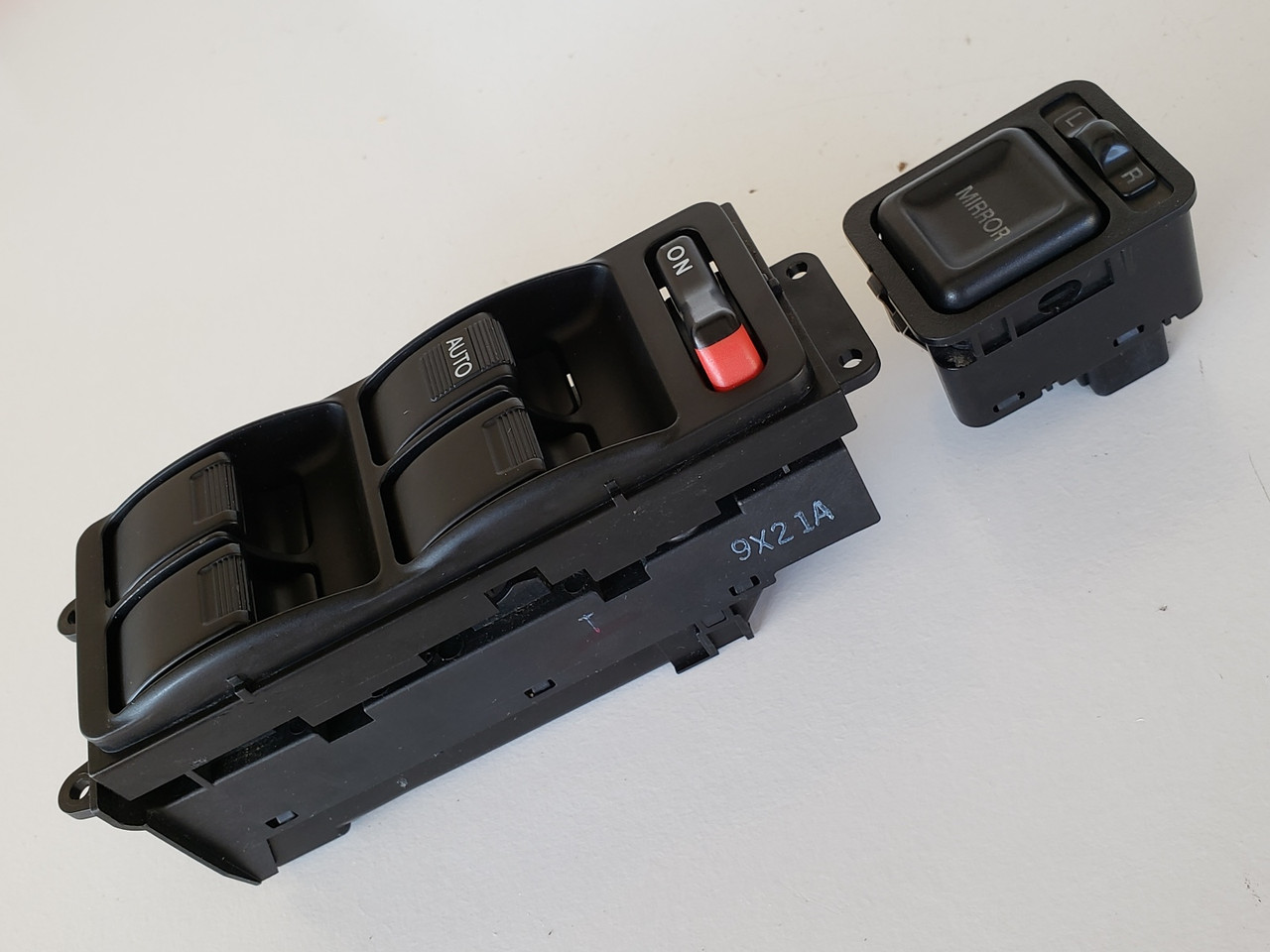 99-02 Honda Accord 35750-S84-A01 Drivers Side Left Master Window Switch OEM