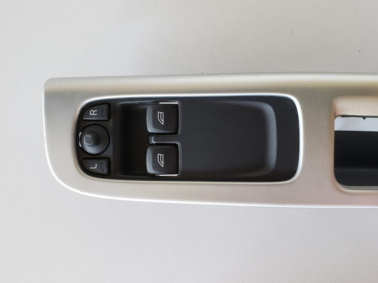 10-11 VW 30 Series 31334361 Drivers Side Left Master Window Switch OEM 10-11 VW 30 Series 31334361 Drivers Side Left Master Window Switch OEM