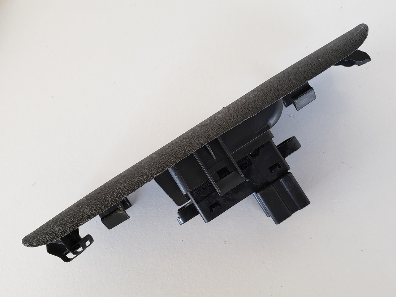 05-06 Nissan Frontier 25411 EA003 Left Rear Passenger Window Switch OEM