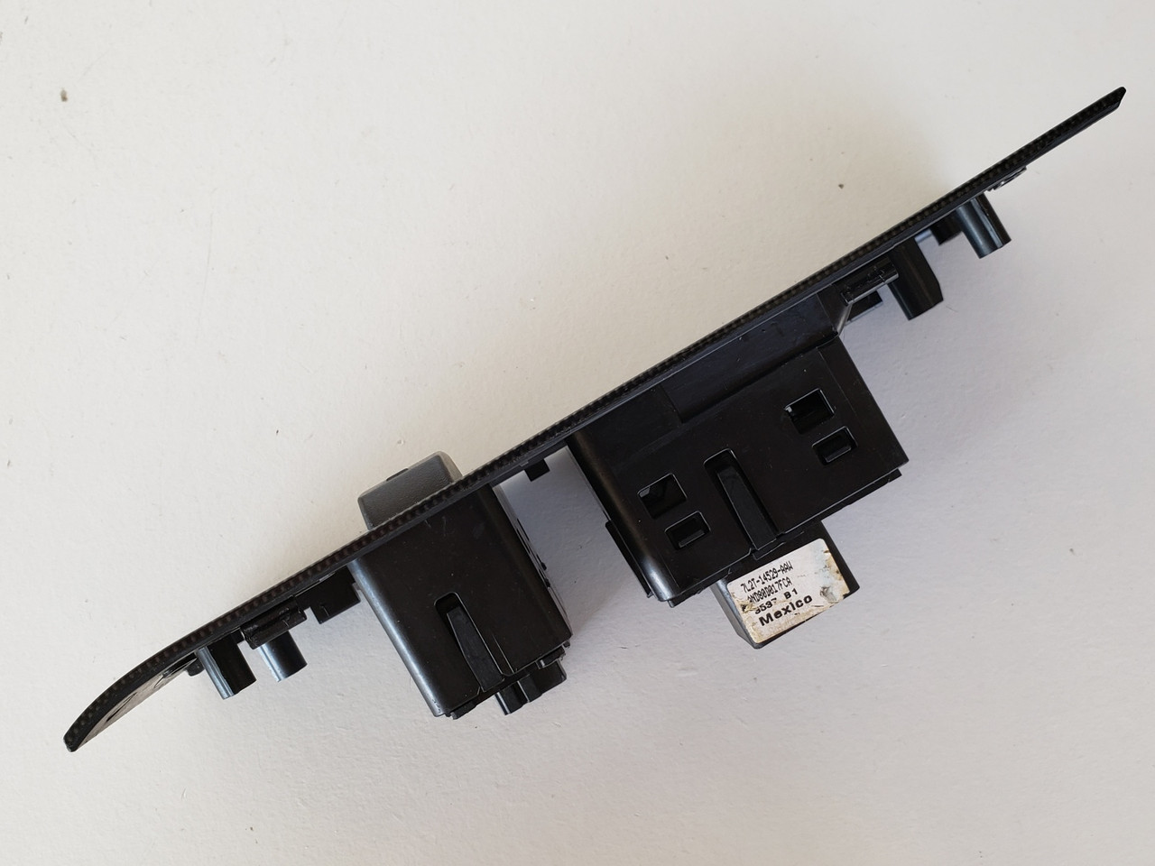 08-10 Ford Explorer 7L2T-14529-AAW Right Front Passenger Window Switch OEM