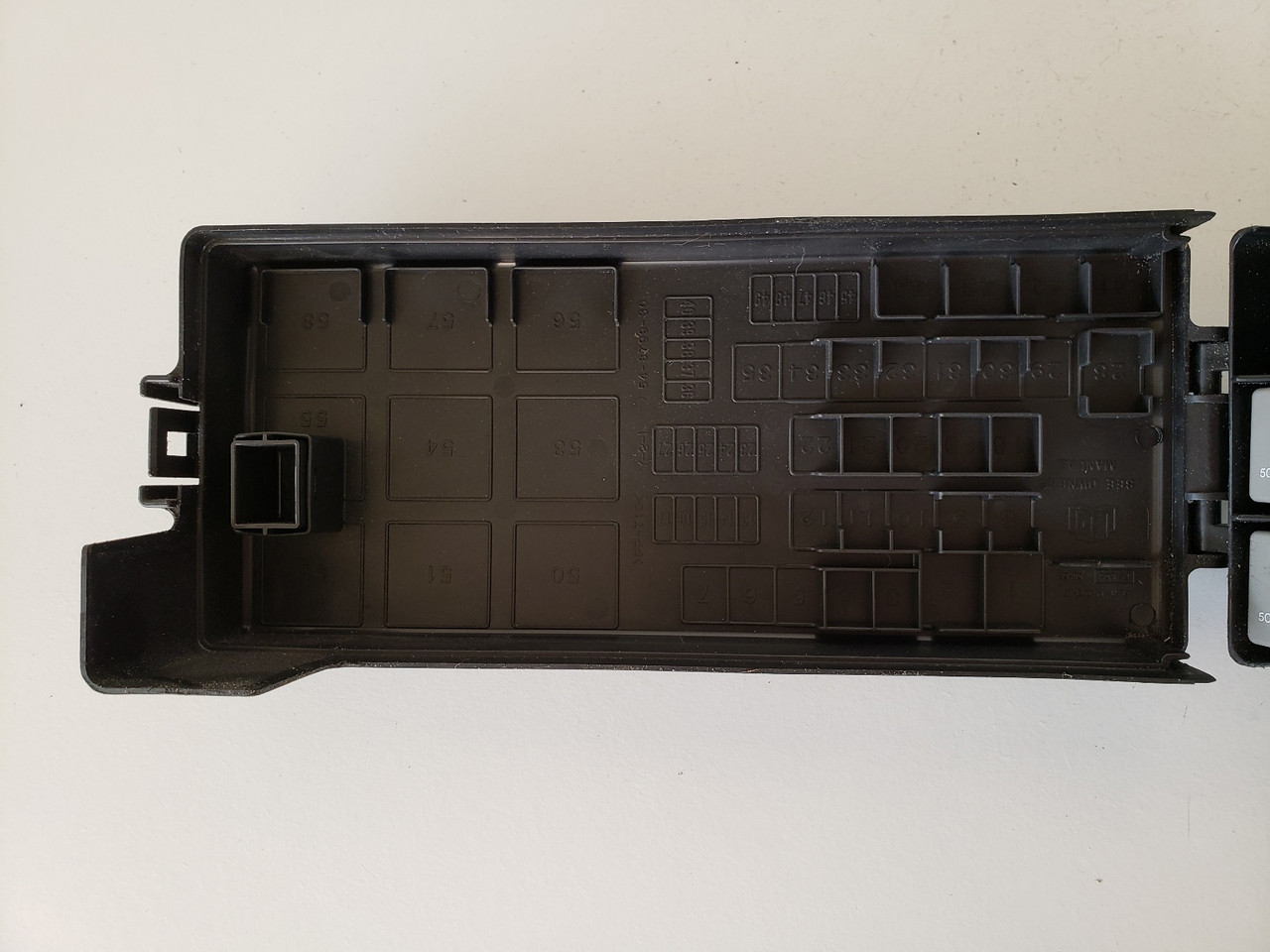 2012-2014 Ford Mustang AR3T-14A003-AB Fusebox Fuse Box Relay Unit Module