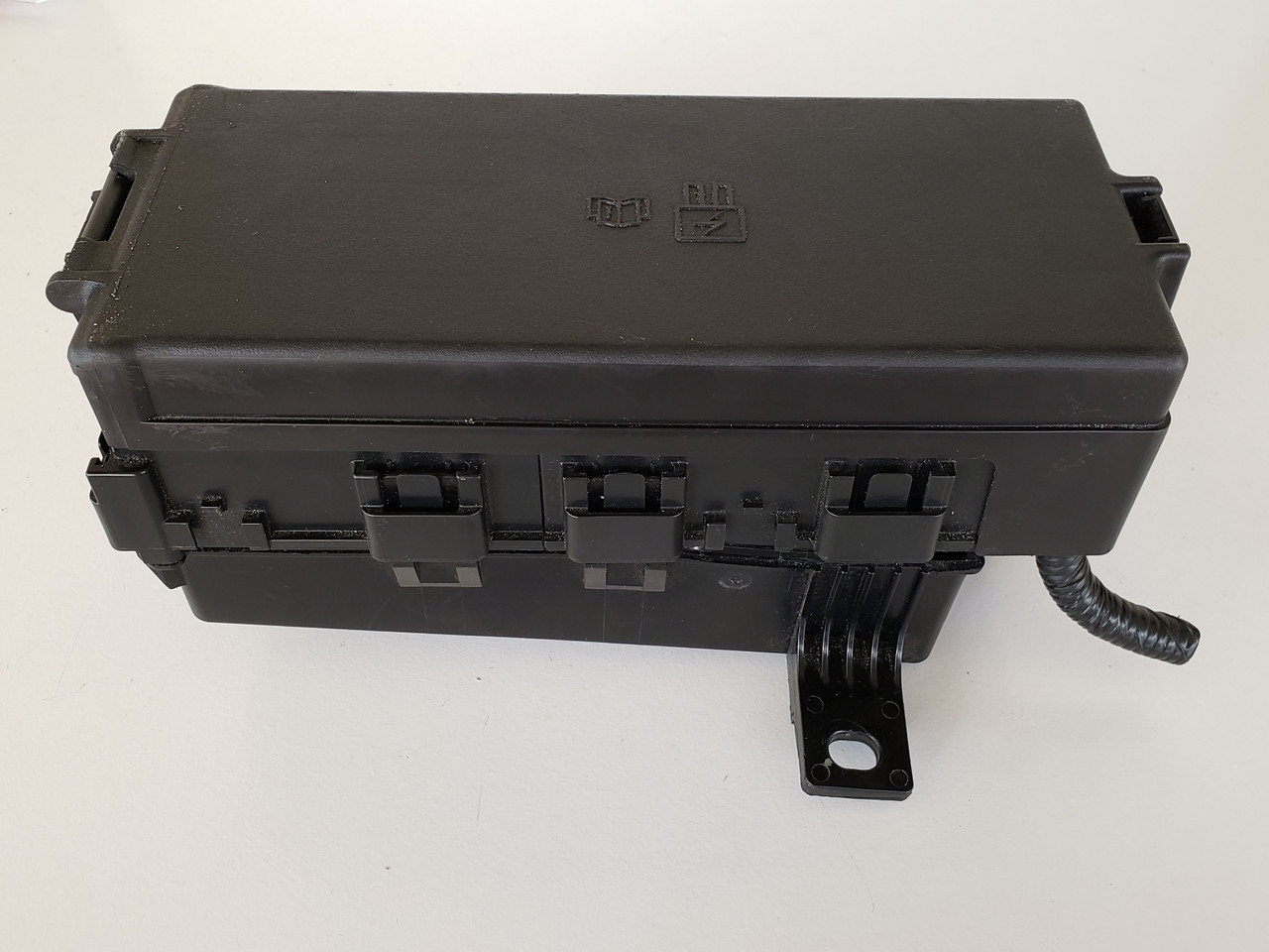2012-2014 Ford Mustang AR3T-14A003-AB Fusebox Fuse Box Relay Unit Module