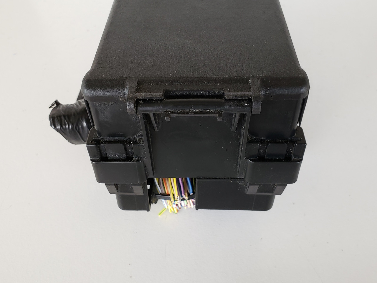 2012-2014 Ford Mustang AR3T-14A003-AB Fusebox Fuse Box Relay Unit Module