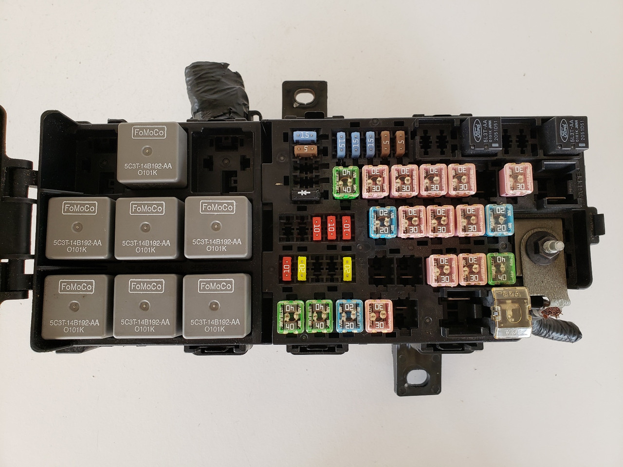 2012-2014 Ford Mustang AR3T-14A003-AB Fusebox Fuse Box Relay Unit Module