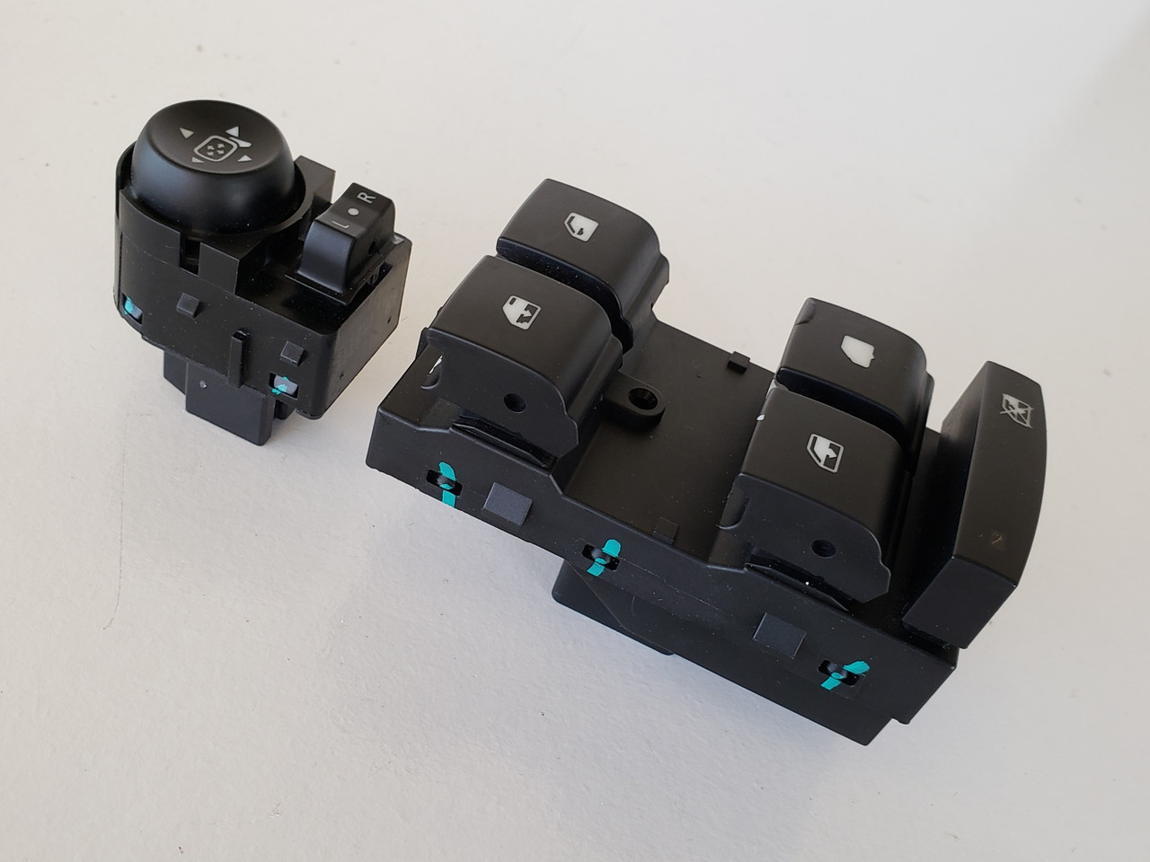 10-17 Chevy Equinox 25983673 Drivers Side Left Master Window & Mirror Switch OEM 10-17 Chevy Equinox 25983673 Drivers Side Left Master Window & Mirror Switch OEM