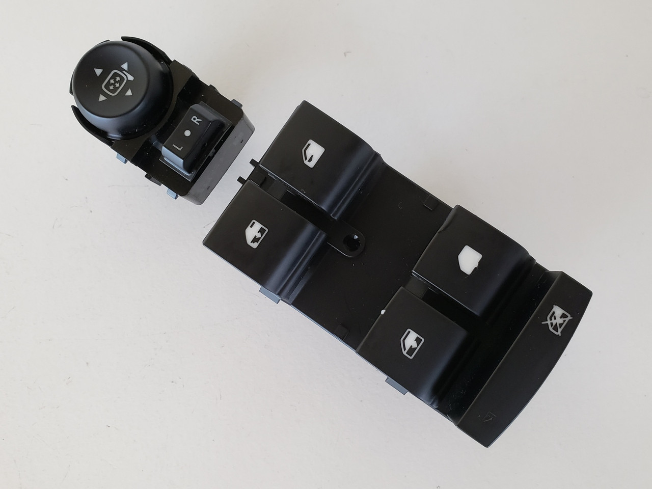 10-17 Chevy Equinox 25983673 Drivers Side Left Master Window & Mirror Switch OEM 10-17 Chevy Equinox 25983673 Drivers Side Left Master Window & Mirror Switch OEM