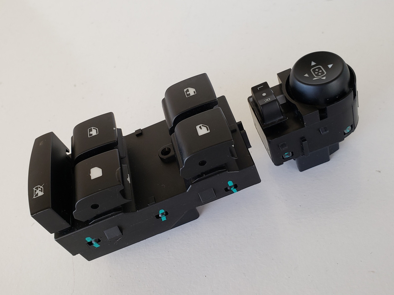 10-17 Chevy Equinox 25983673 Drivers Side Left Master Window & Mirror Switch OEM 10-17 Chevy Equinox 25983673 Drivers Side Left Master Window & Mirror Switch OEM