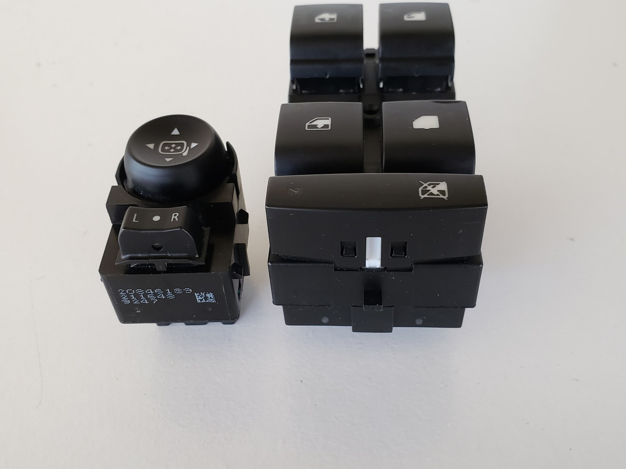 10-17 Chevy Equinox 25983673 Drivers Side Left Master Window & Mirror Switch OEM 10-17 Chevy Equinox 25983673 Drivers Side Left Master Window & Mirror Switch OEM