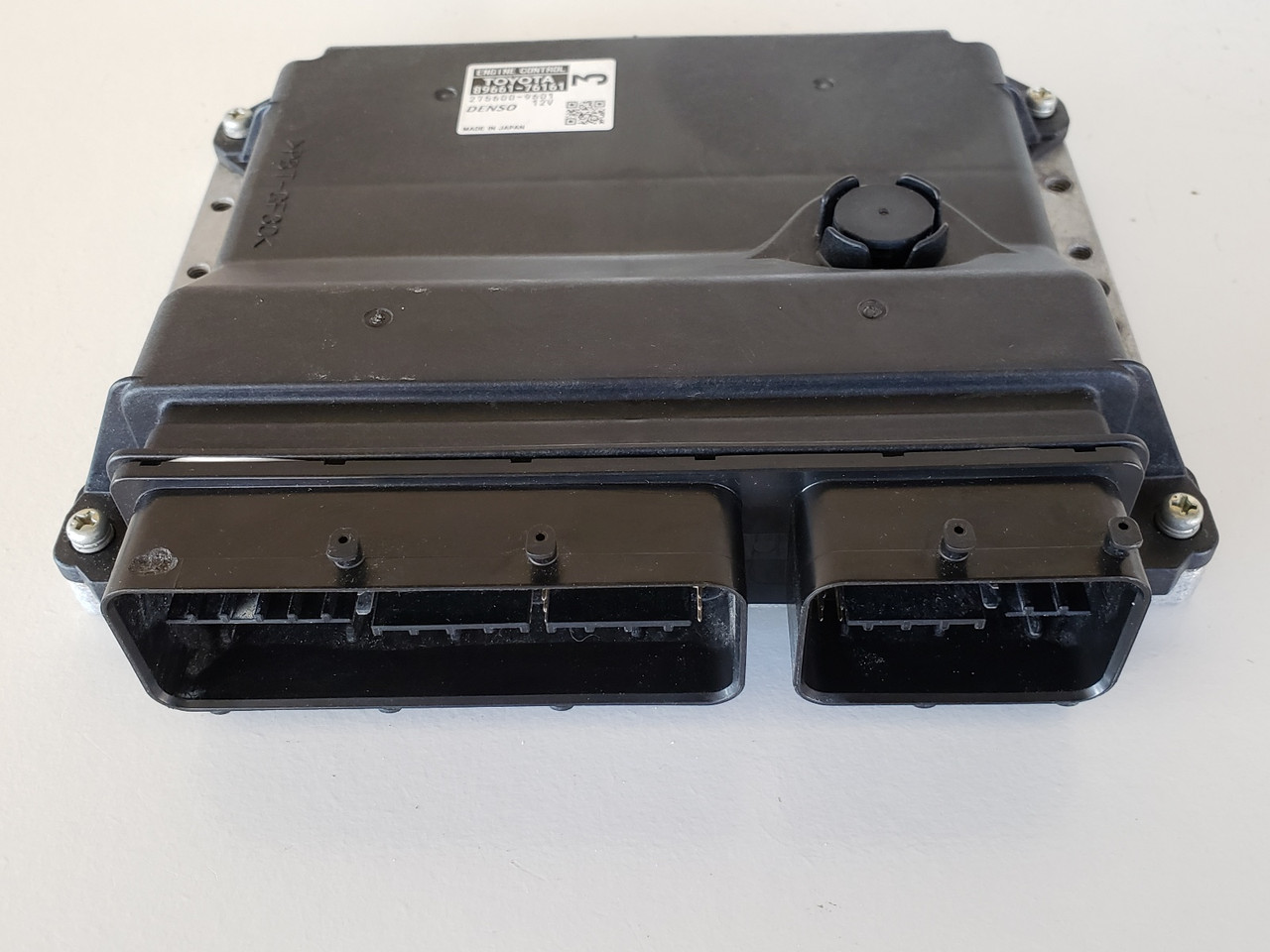 15-17 Lexus CT200H 89661-76161 Computer Brain Engine Control ECU ECM EBX Module 15-17 Lexus CT200H 89661-76161 Computer Brain Engine Control ECU ECM EBX Module