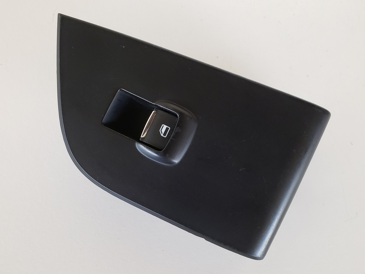 15-19 Lincoln MKC DP5T-14529-ABW Right Rear Passenger Window Switch OEM 15-19 Lincoln MKC DP5T-14529-ABW Right Rear Passenger Window Switch OEM