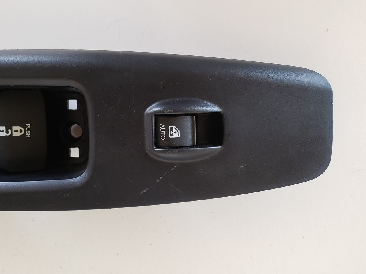 15-17 Promaster Van 30171122 Passenger Window Switch OEM 15-17 Promaster Van 30171122 Passenger Window Switch OEM