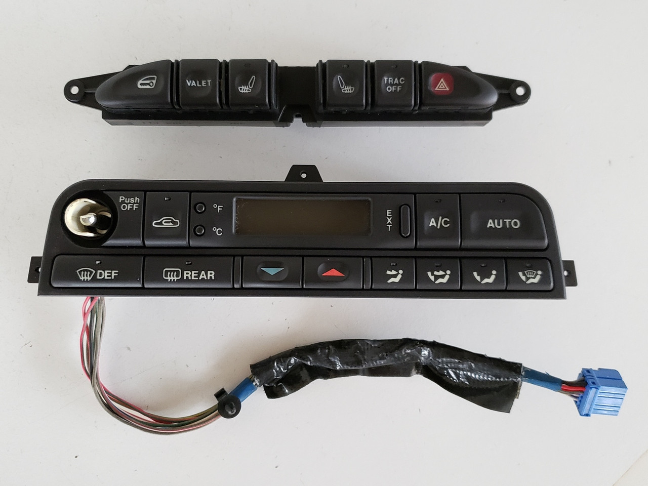 98-03 Jaguar XJ8 LJA7690BB Climate Control Panel Temperature Unit A/C Heater 98-03 Jaguar XJ8 LJA7690BB Climate Control Panel Temperature Unit A/C Heater