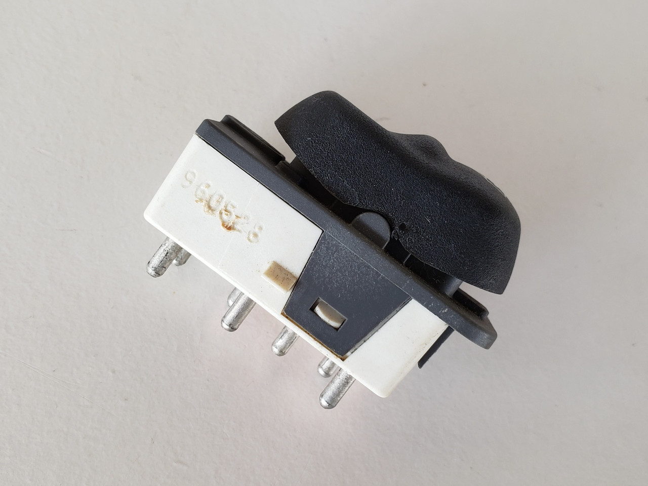 95-98 Ford Windstar F58B-14017-AA Right Front Passenger Lock Switch OEM 95-98 Ford Windstar F58B-14017-AA Right Front Passenger Lock Switch OEM