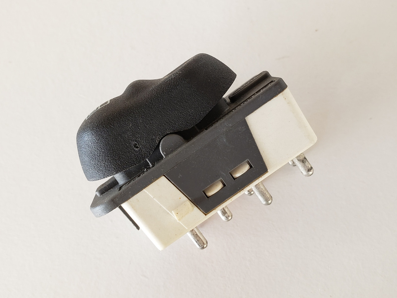 95-98 Ford Windstar F58B-14017-AA Right Front Passenger Lock Switch OEM 95-98 Ford Windstar F58B-14017-AA Right Front Passenger Lock Switch OEM