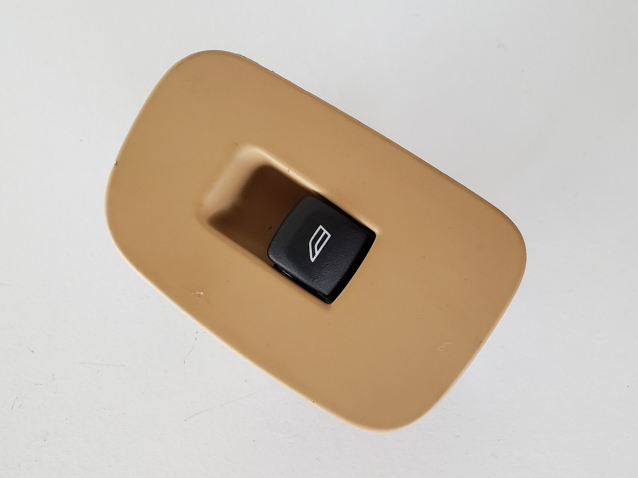 19 Volvo XC60 31433408 Left Rear Passenger Window Switch OEM 19 Volvo XC60 31433408 Left Rear Passenger Window Switch OEM