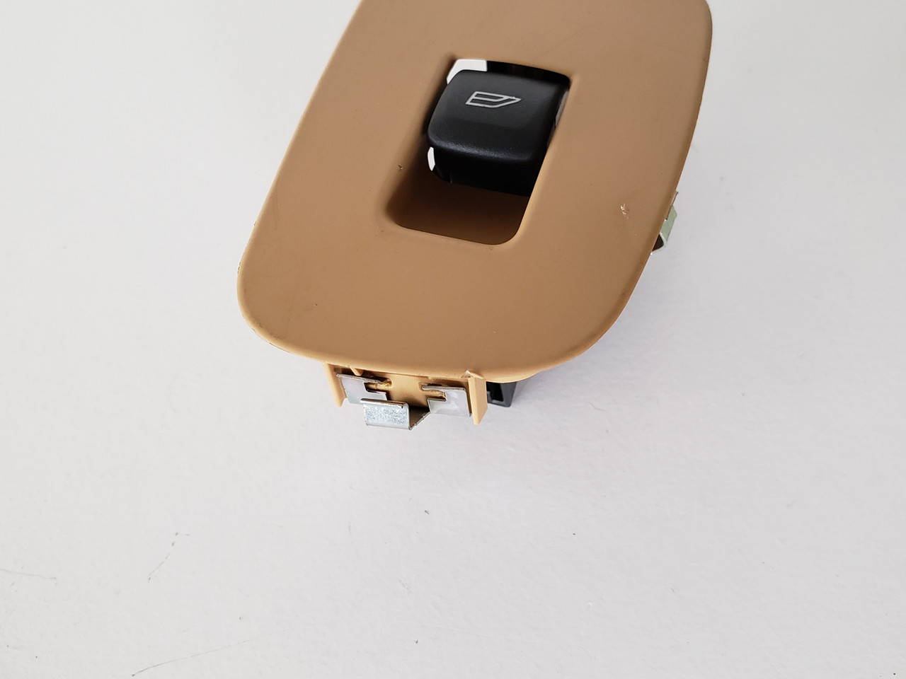 19 Volvo XC60 31433408 Left Rear Passenger Window Switch OEM 19 Volvo XC60 31433408 Left Rear Passenger Window Switch OEM