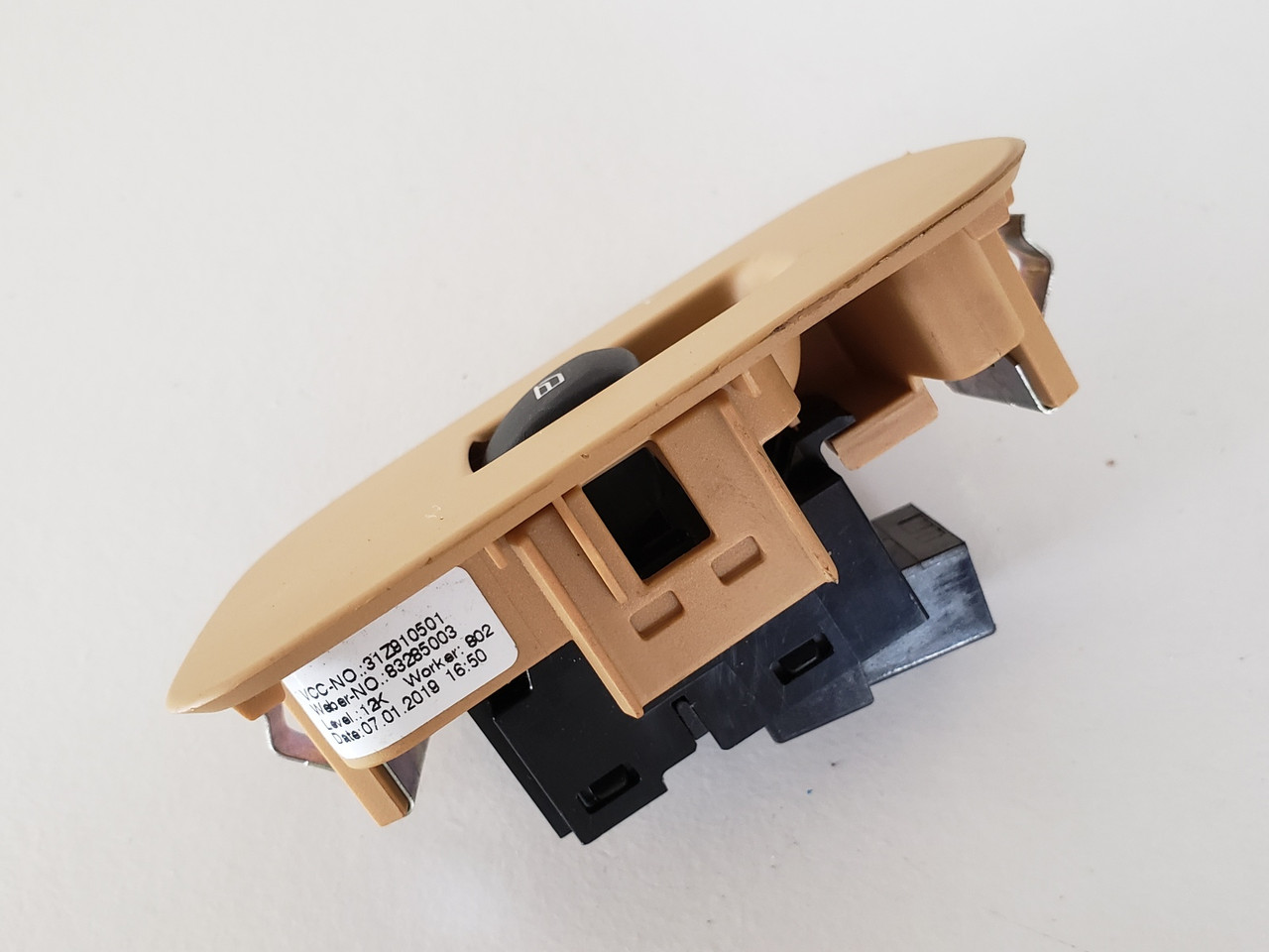 19 Volvo XC60 31433408 Left Rear Passenger Window Switch OEM 19 Volvo XC60 31433408 Left Rear Passenger Window Switch OEM